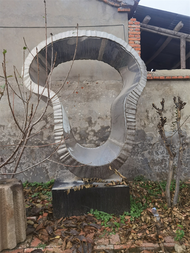 玻璃钢雕塑与传统雕塑的区别