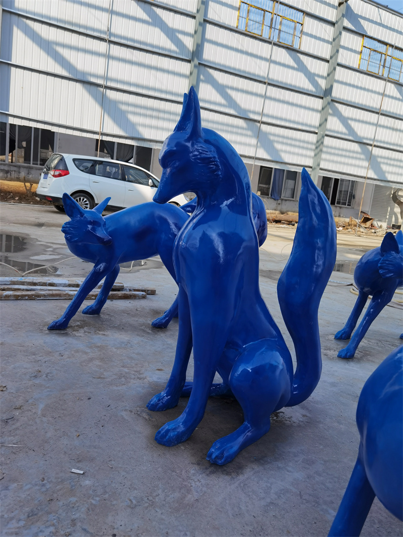 不同流派雕塑作品的风格差异