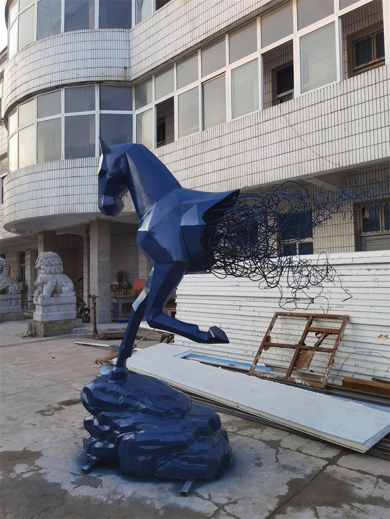 玻璃钢雕塑在公共艺术中的作用