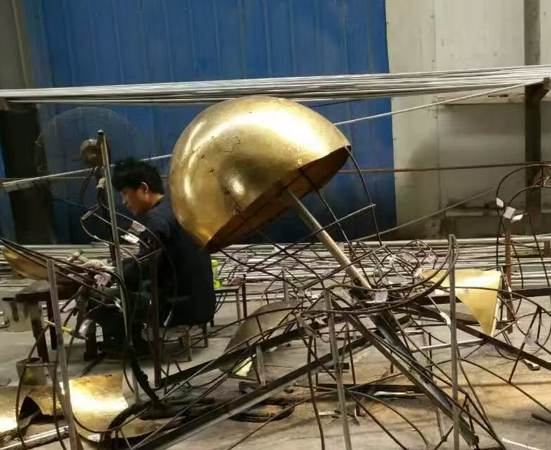 不锈钢雕塑在园林景观中的意义