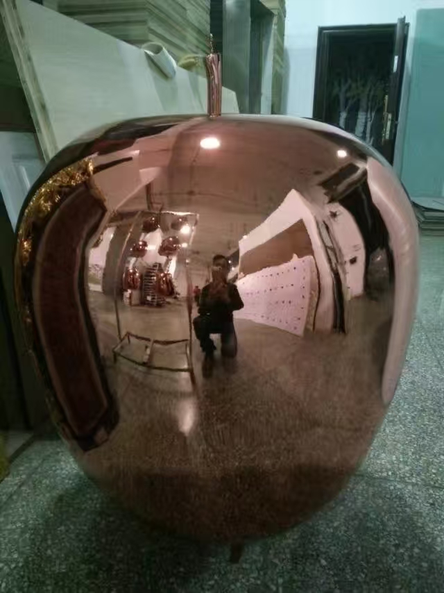 雕塑制作在现代艺术中的应用与意义