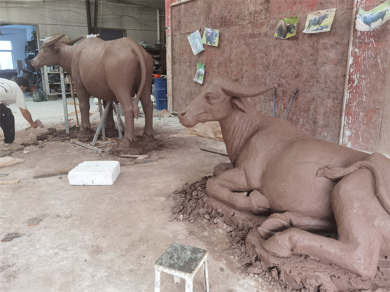 不锈钢雕塑如何保养和维护