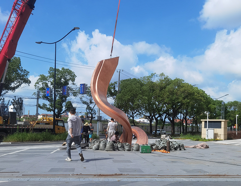 不锈钢雕塑的常见问题及解决办法